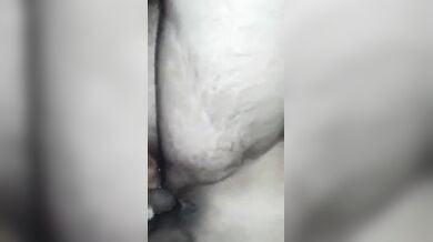 बॉयफ्रेंड के ऊपर सवार होकर होटल में चुदाई करती गर्लफ्रेंड