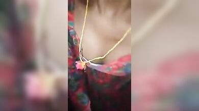 मस्ती मस्ती में जीजाने दबाएं अपनी देहाती साली के बूब्स