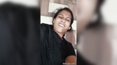 अभी-अभी वर्जिनिटी खोई बहन जी ने खोलकर दिखाई अपनी फ्रैशली फक्ड़ पुसी