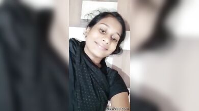 अभी-अभी वर्जिनिटी खोई बहन जी ने खोलकर दिखाई अपनी फ्रैशली फक्ड़ पुसी