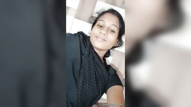 अभी-अभी वर्जिनिटी खोई बहन जी ने खोलकर दिखाई अपनी फ्रैशली फक्ड़ पुसी