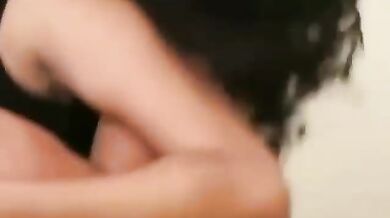 इंडियन लवर्स का हॉट रोमांस भरा दृश्य