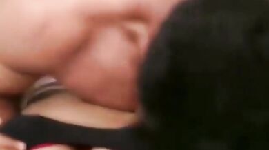 इंडियन लवर्स का हॉट रोमांस भरा दृश्य