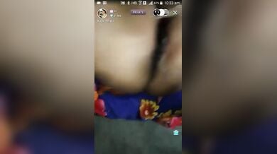 फैंस के लिए अपनी चुदाई का लाइव टेलीकास्ट करती घरेलू भाभी