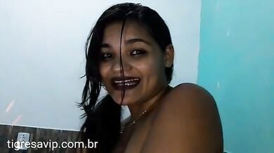 गांड में गोरा तगड़ा लौड़ा घुसाकर डांस करती इंडियन लड़की