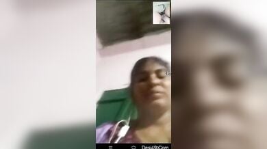 वीडियो कॉल पर भाभी ने दिखाए बूब्स, लड़के ने मारी मुठ