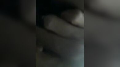 बाथरूम में कपड़े उतारकर लड़की ने किया अंग प्रदर्शन