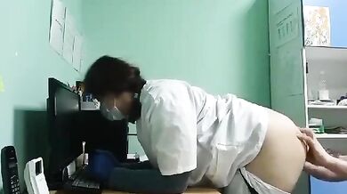 लेडी डॉक्टर ने किया पेशंट लड़के के लंड का इलाज