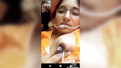 वीडियो कॉल पर गर्लफ्रेंड का चुचा देखकर बॉयफ्रेंड ने मारी मूठ