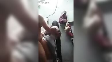 भतीजी की कॉलेज यूनिफॉर्म वाली स्कर्ट ऊपर उठाकर अंकल ने की डॉगस्टाइल चुदाई