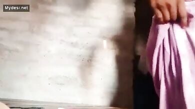 पेटिकोट खोलकर देहाती भाभी ने बनाया अपना हस्तमैथुन वीडियो
