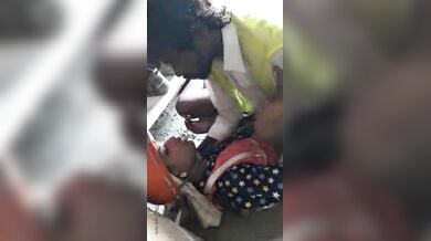 कंस्ट्रक्शन साइट पर काम छोड़कर चुदाई में लगे यूपी वाले मजदूरों को ठेकेदार ने पकड़ा