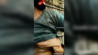 खूबसूरत लड़की ने ढाबे पर रिकॉर्ड किए अपने चुचे और चूत