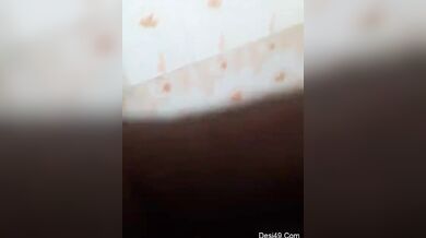 ब्यूटीफुल साली से जीजा ने टॉयलेट में चुसाया अपने लंड का टोपा