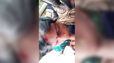 कार के अंदर मच्योर आंटी ने लंड चूस के 1200 रूपये कमाये