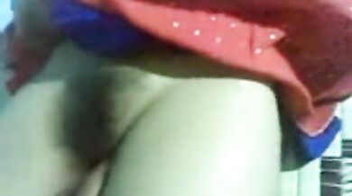 चलती हुई ट्रेन में लड़की को चोदा गार्ड केबिन में