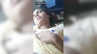 साफ-सुथरी चिकनी चूत वाली गर्लफ्रेंड की चुदाई