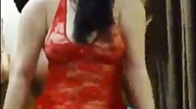रेड सेक्सी लॉन्जरी पहनी वाइफ की पति ने की चुदाई