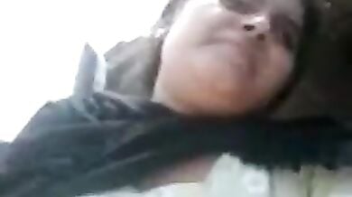 छत के ऊपर पाकिस्तानी खाला को चोद दिया भांजे ने