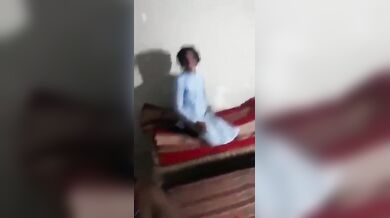 पाकिस्तानी लड़का अपनी खाला को चोदते हुए पकड़ा गया