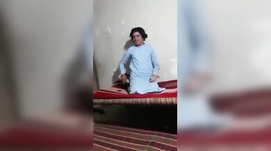 पाकिस्तानी लड़का अपनी खाला को चोदते हुए पकड़ा गया