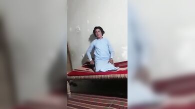 पाकिस्तानी लड़का अपनी खाला को चोदते हुए पकड़ा गया