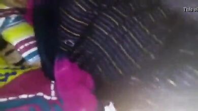 खूबसूरत पाकिस्तानी बेगम ने अपने लिबास से चूत खोलकर दिखाई