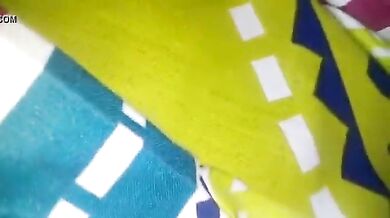 खूबसूरत पाकिस्तानी बेगम ने अपने लिबास से चूत खोलकर दिखाई