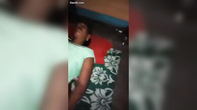 शर्मीली मल्लू लड़की के बूब्स चूसता बॉयफ्रेंड