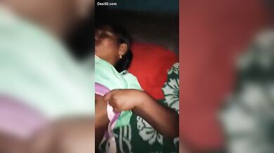 शर्मीली मल्लू लड़की के बूब्स चूसता बॉयफ्रेंड