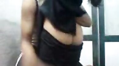 जवान देसी लड़की ने कम्पूटर क्लास के सर से चुदवाया