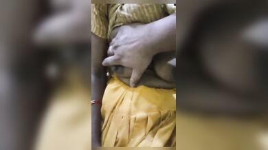 गाँव की चाची के बूब्स मसले भतीजे ने और वीडियो बनाया