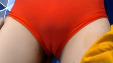 हाल ही में शादी हुई बीवी ने चूसा पति का मोटा लंड