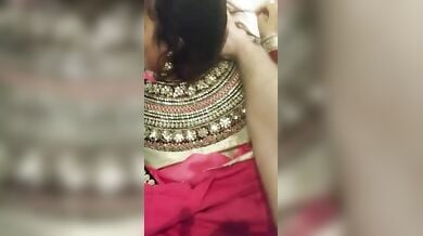 बीवी का लहंगा उठाकर पति ने की डॉगी स्टाइल चुदाई