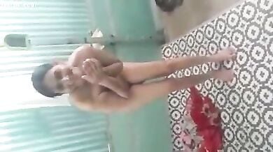 चुदाई की देसी बीएफ बनाई हिंदी में रांड को लंड दे के