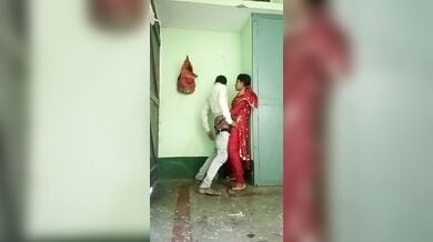 लड़के ने खड़े-खड़े चोदी लाल सलवार सूट पहनी पड़ोसी भाभी