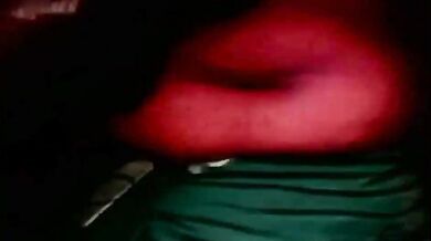 मजाकिया भाभी ने देवर की गोदी में बैठकर अपनी साड़ी उतारी मस्ती मस्ती में