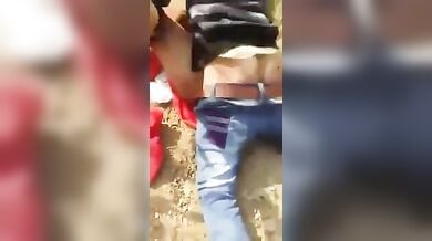 रंडी को झाड़ियों में लाकर दो लड़कों ने उसका चुदाई वीडियो बनाया