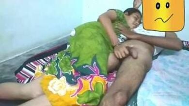 गहरे झटके मारकर पति ने अपना लंड बीवी की चूत में खाली कर डाला