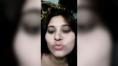 सेक्सी गर्लफ्रेंड ने बॉयफ्रेंड के लिए बनाया लबालब बूब्स और चूत का सेल्फी वीडियो