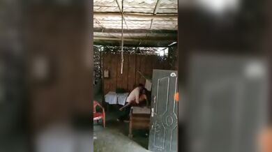 दरवाजा खुला छोड़कर चुदाई करते पड़ोसी आदमी और औरत