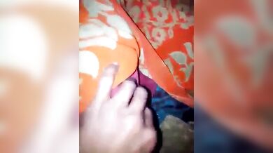 सोयी हुई भाभी का भोसडा खोल के वीडियो बनाया देवर ने