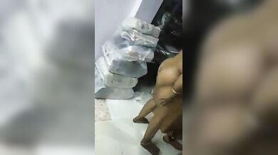 ओफी के स्टोर रूम में बिग बूब्स आंटी का काम तमाम कर दिया!