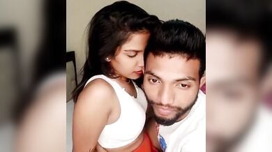 चुदासी देसी भाभी ने देवर का बड़ा लंड पकड़ के चूसा