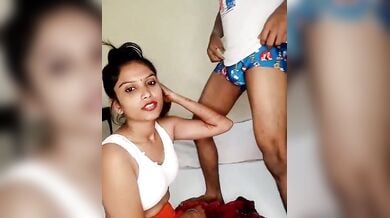 चुदासी देसी भाभी ने देवर का बड़ा लंड पकड़ के चूसा