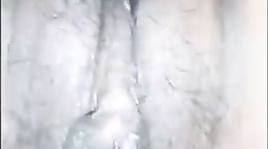 पहले बेटी की चूत में उंगली की फिर उसकी मां को लंड पर बिठाकर चोदा