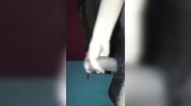 पसीने से तरबतर हुई गर्लफ्रेंड ने बॉयफ्रेंड को दिया हैंडजॉब
