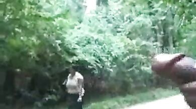 राह गुजरती अनजान औरत के सामने मुट्ठ मारकर माल गिराया