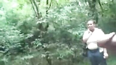 राह गुजरती अनजान औरत के सामने मुट्ठ मारकर माल गिराया
