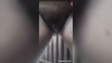 मुंबई के चॉल में रहने वाली भाभी ने टॉयलेट में चूसा पड़ोसी का लंड